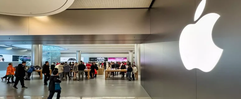 Apple’s Struggle in a Tariff-Heavy Era: 10 Emerging Risks That Could Redefine Its Future Apple’s Struggle in a Tariff-Heavy Era: 10 Emerging Risks That Could Redefine Its Future