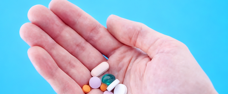 Middle-Age Polypharmacy: Risks, Management, and the Role of De-Prescribing Middle-Age Polypharmacy: Risks, Management, and the Role of De-Prescribing